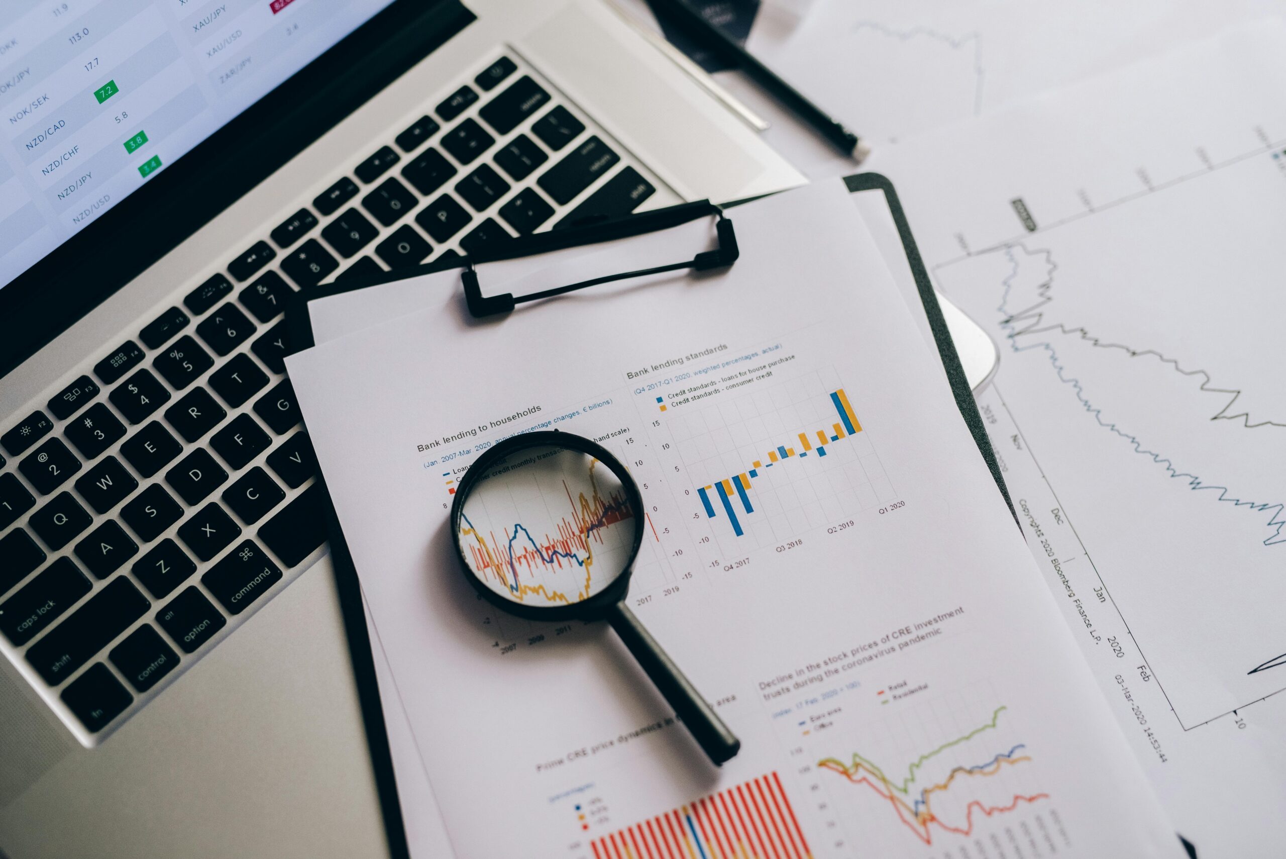 Cómo usar la IA para espiar a tu competencia (legalmente) y mejorar tus ventas
